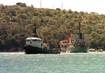 Στα αβαθή της Αντιπάρου εξώκειλε το τουριστικό σκάφος Αρβη