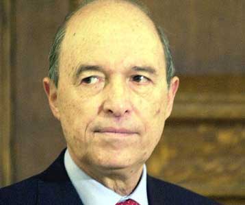 Προσπάθεια να κλείσουν τα εσωκομματικά μέτωπα σε ΠΑΣΟΚ και ΝΔ