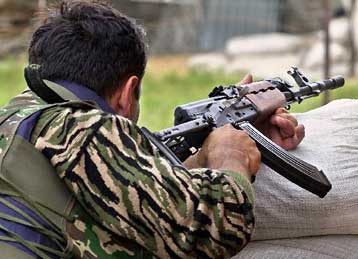 Σε δύο μέτωπα εξελίσσονται οι συγκρούσεις του στρατού της ΠΓΔΜ με τους Αλβανούς αντάρτες