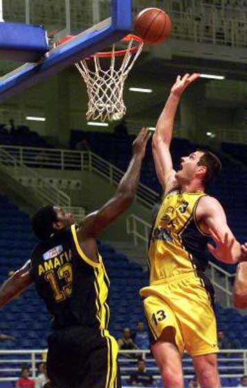 Εύκολα η ΑΕΚ νίκησε το Μαρούσι – Νέος τραυματισμός Στεφάνοφ