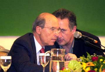 Εσωκομματικά, ασφαλιστικό και δημοτικές συζήτησαν Σημίτης – Σκανδαλίδης