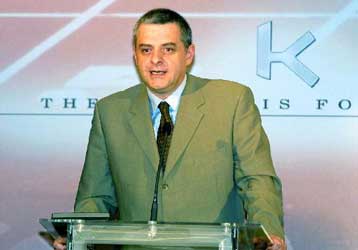 Kαι οι απλοί πολίτες θα μπορούν να νοικιάζουν δωμάτια σε τουρίστες το 2004