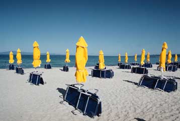 Έσοδα έως δύο δισ. δρχ. αναμένει ο ΕΟΤ από την παραχώρηση εκμετάλλευσης των ακτών