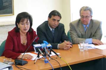 Ανέτοιμοι οι δήμοι για τη συγκέντρωση αιτήσεων παραμονής από τους μετανάστες