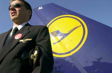 Οι απεργοί πιλότοι της Lufthansa αποφάσισαν να αποδεχτούν τη διαιτησία