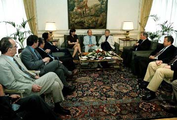 Σκληρή κριτική στον πρωθυπουργό από 11 βουλευτές του ΠΑΣΟΚ