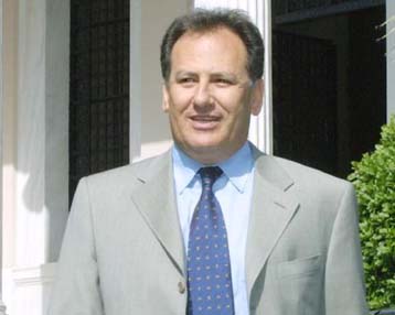 Βολές κατά Αβραμόπουλου και «υποψηφίων δημάρχων» από τον υπουργό ΠΕΧΩΔΕ