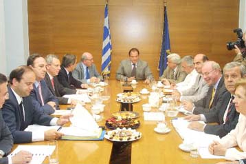 Σαμαράς και «δημαρχολογία» στο τραπέζι των τομεαρχών στη Ρηγίλλης