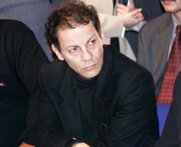 Το δικαίωμα στη γλωσσική ιδιαιτερότητα προασπίζεται ο Στ.Ξαρχάκος