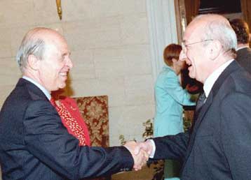 Λαμπερή ατμόσφαιρα στο Μαξίμου για την ονομαστική εορτή του πρωθυπουργού