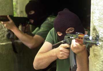 Σφοδρές συγκρούσεις Αλβανών ανταρτών και στρατιωτών της ΠΓΔΜ στο Κουμάνοβο