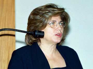 Η αναπληρώτρια υπουργός Εξωτερικών απαντά στις ερωτήσεις του news.in.gr