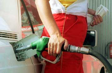 Μειωμένες τιμές στα καύσιμα αναμένεται να ισχύσουν από τα μεσάνυχτα της Τετάρτης