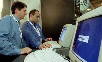 H VeriSign επίσημος ληξίαρχος του μητρώου .com έως το 2007