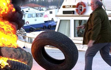 Παραμένουν υπό κατάληψη οι εγκαταστάσεις της διώρυγας της Κορίνθου