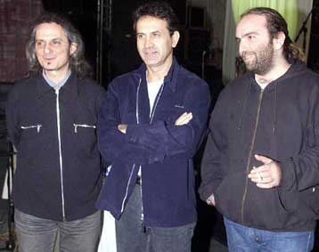 Aπό τη Χάγη ξεκινά την περιοδεία του στην Ευρώπη ο Γιώργος Νταλάρας