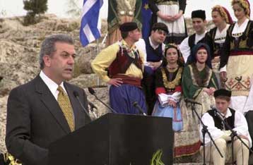 Το Internet σε όλα τα σχολεία έως το τέλος του 2001, τόνισε ο γγ του υπουργείου Παιδείας