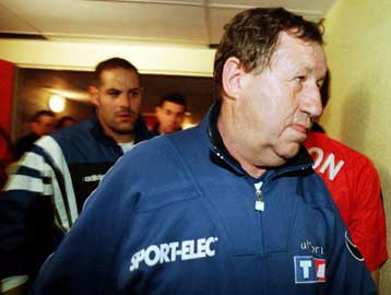 Ο Γκι Ρου αναλαμβάνει ξανά την Οσέρ