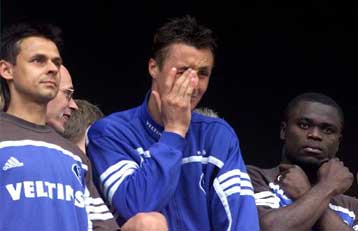 Δάκρυα χαράς στο Μόναχο, και λύπης στη Σάλκε για τον τίτλο του 93