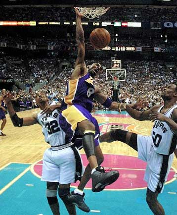 Οι Λέικερς 104-90 και 1-0 μέσα στο Σαν Αντόνιο στους τελικούς της Δύσης