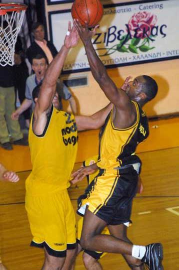 Η ΑΕΚ ηττήθηκε με 88-86, είναι και τυπικά στην τέταρτη θέση