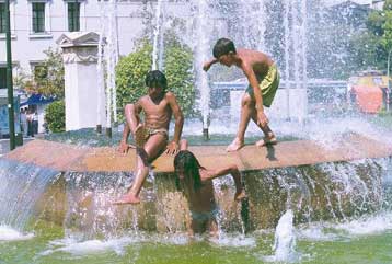 Ο πρώτος μίνι καύσωνας έφτασε στην πρωτεύουσα