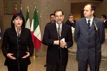 Το τελεσίγραφο της κυβέρνησης έληξε, οι διπλωματικές επαφές εντείνονται