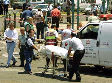 Με βομβαρδισμούς απαντούν οι Ισραηλινοί στην αιματηρή επίθεση στη Νετάνια