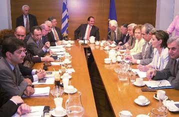 Ασφαλιστικό και οργανωτικά επί τάπητος στη συνεδρίαση του Πολιτικού Συμβουλίου