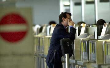 Φρένο στην ταλαιπωρία των επιβατών στα αεροδρόμια βάζει η ΕΕ