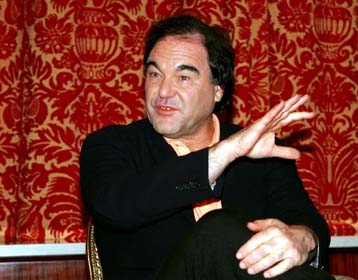 Ο Όλιβερ Στόουν επιστρέφει στο Βιετνάμ με το <I>Spite house</I>