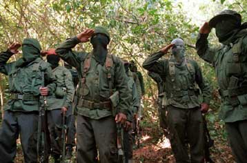 Στα χέρια παραστρατιωτικών εκατοντάδες εργάτες στην Κολομβία