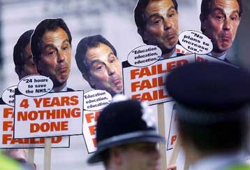 «Εκρηκτική» υποδοχή επιφύλαξαν οι πολίτες στο μανιφέστο Μπλερ