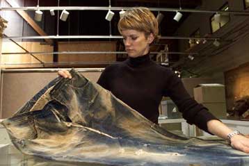 Το παλαιότερο τζιν παντελόνι στον κόσμο αναζητεί αγοραστή μέσω Διαδικτύου