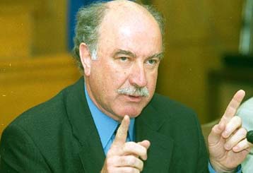 Να ανακαλέσει ο Καραμανλής, ζητά ο υπουργός Γεωργίας