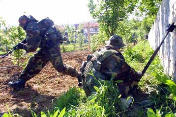 Με πόλεμο απειλούν το Βελιγράδι οι αντάρτες του UCPMB στη νότια Σερβία