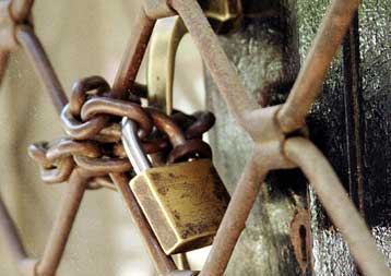 Παραλύει την Πέμπτη η Ελλάδα λόγω της 24ωρης απεργίας για το ασφαλιστικό