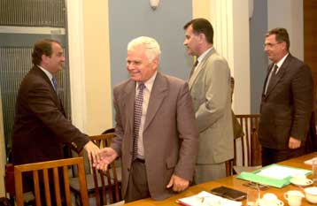 Κατώτατη σύνταξη 60.000 δρχ. για τους αγρότες ζητά ο Κ.Καραμανλής