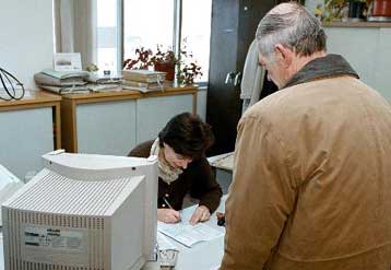 Την ένταξη των δημοσίων υπαλλήλων στο ΙΚΑ μελετά η κυβέρνηση