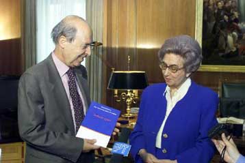 Ισχυρό πλέγμα για την κατοχύρωση των ελευθεριών ζητά ο πρωθυπουργός