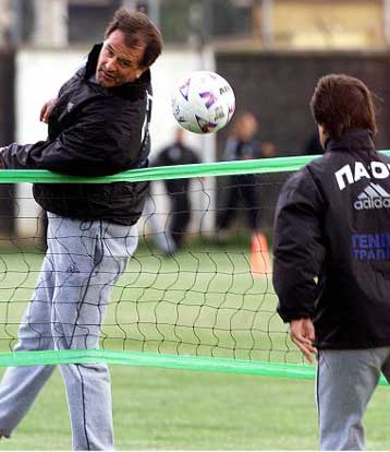 Απολογία Μπατατούδη, που ζητά την παραμονή του Ντούσκο