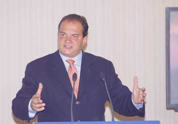 Ο Καραμανλής καλλιεργεί την οξύτητα, η απάντηση του Ρέππα στη ΝΔ