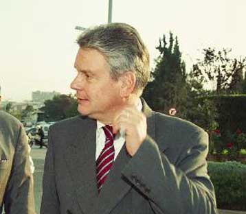 Αλλαγή στάσης της Τουρκίας στο θέμα της ευρωπαϊκής άμυνας ζητά ο Αλέν Ρισάρ