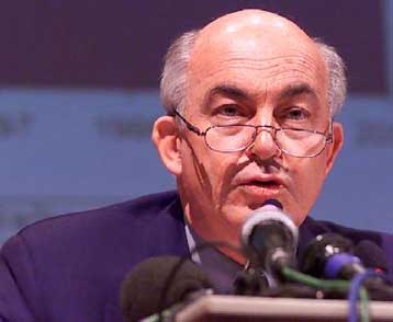 Ο Τούρκος υπουργός Οικονομικών ασκεί πιέσεις για την προώθηση των αλλαγών