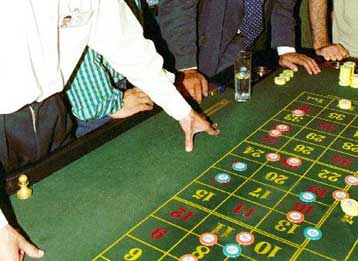 Πάνω από 1 τρισ. δρχ. «κατέθεσαν» το 2000 οι Έλληνες στο βωμό της τύχης