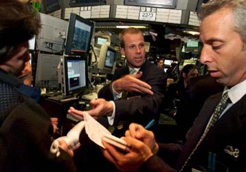 Απώλειες για Nasdaq και οριακά κέρδη για Dow Jones τη Δευτέρα