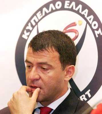 Ο Τάκης Λεμονής και πάλι στο πλευρό των παικτών του