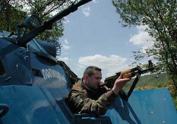 Επιστρέφουν σε ολόκληρη τη ζώνη ασφαλείας οι σερβικές δυνάμεις