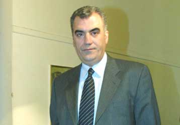 Η δημοσκόπηση έγινε σε δυσμενές πολιτικό περιβάλλον, υποστηρίζει ο Ρέππας