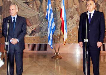 Στην Αθήνα ο Γιουγκοσλάβος υπουργός Αμυνας την Τρίτη